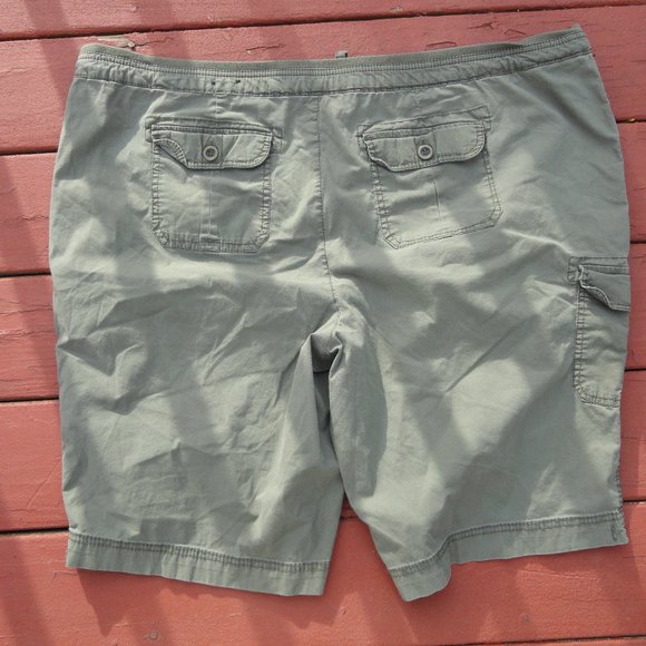 Roz & Ali military Green Cargo style womens shorts, Drawstring top, 22W~… - Picture 5 of 6